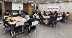 “인공지능으로 시 쓰고 글 짓는다”… 고령층 디지털 격차 허무는 ‘생성형 AI’ 실습